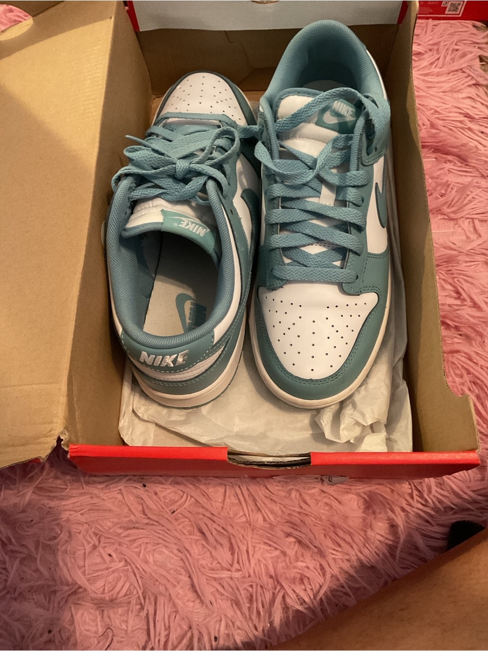 Nike Kids Low-Top Sneakers in Teal and White